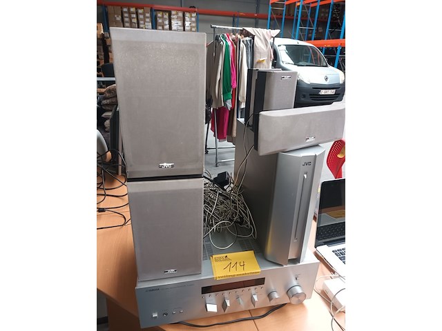 Lot 114 - sound receiver en surround systeem - afbeelding 1 van  5