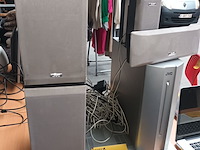 Lot 114 - sound receiver en surround systeem - afbeelding 1 van  5