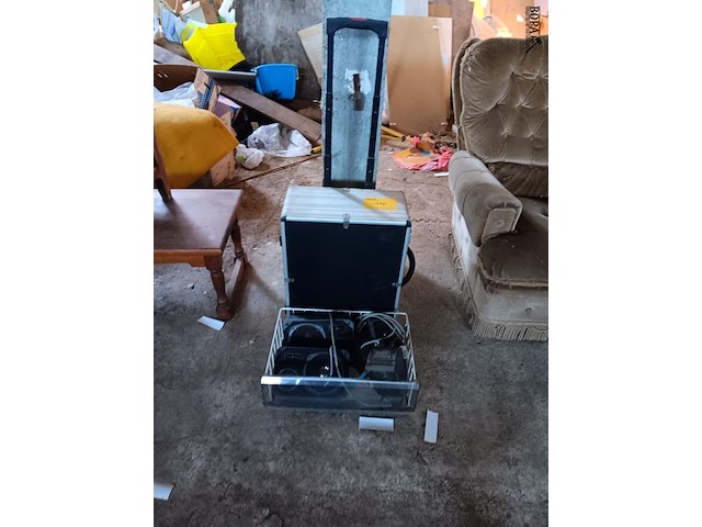 Lot 114 - trolley koffer en speakers - afbeelding 1 van  2