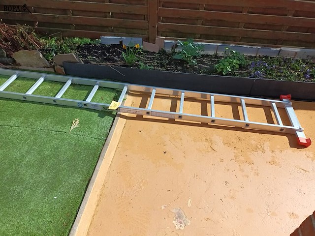 Lot 115 - aluminium ladder - afbeelding 1 van  3