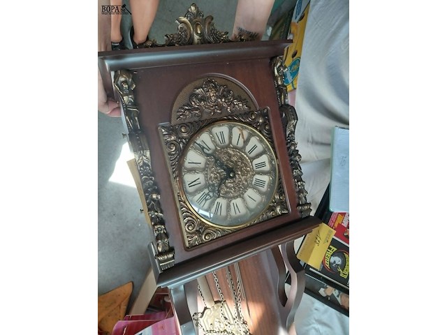 Lot 115 - antieken muurklok met koperen afwerking - afbeelding 5 van  5