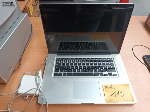 Lot 115 - apple macbook pro - afbeelding 1 van  4