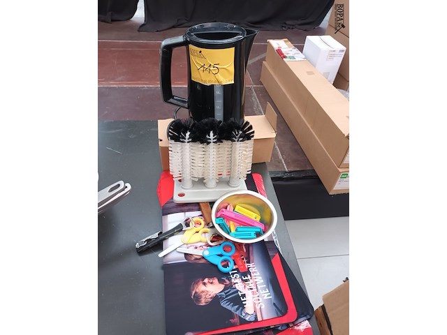 Lot 115 - barbenodigdheden - afbeelding 1 van  5