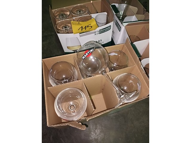 Lot 115 - diverse cocktail glazen. 4 dozen - afbeelding 3 van  4