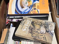 Lot 115 - doos diverse boeken - afbeelding 1 van  2