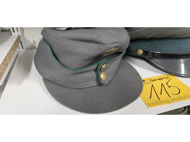 Lot 115 - hongarije 2 kepies + 1 barette - afbeelding 2 van  4