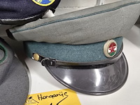 Lot 115 - hongarije 2 kepies + 1 barette - afbeelding 3 van  4