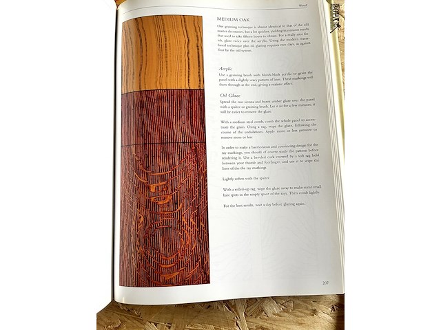 Lot 115 - imatation des bois + tehe handbook of painted decoration +sc - afbeelding 2 van  17