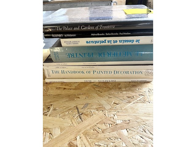 Lot 115 - imatation des bois + tehe handbook of painted decoration +sc - afbeelding 1 van  17