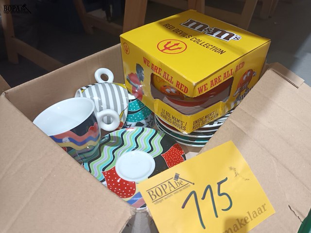 Lot 115 - koffietassen en bordjes - afbeelding 2 van  4