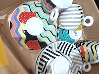 Lot 115 - koffietassen en bordjes - afbeelding 3 van  4