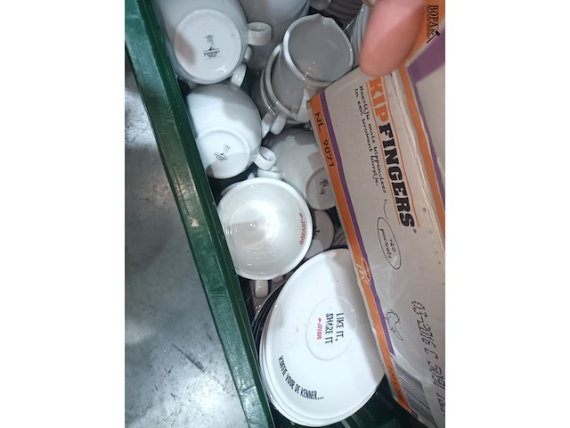 Lot 115 - koffietassen en bordjes - afbeelding 4 van  4