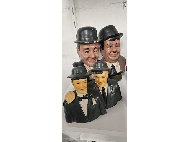 Lot 115 - laurel & hardy beeldjes 7 stuks - afbeelding 2 van  5
