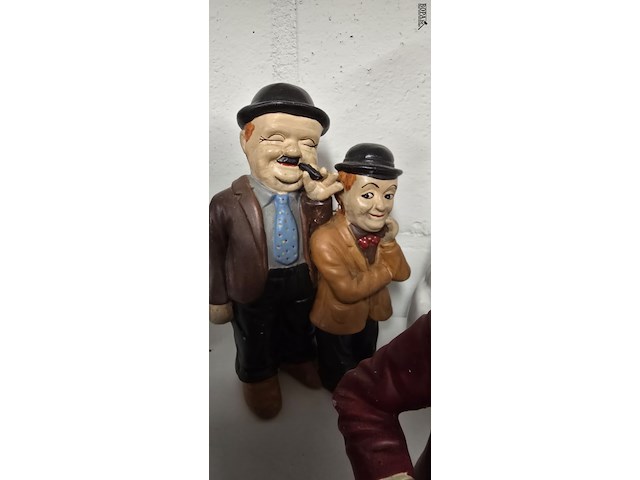 Lot 115 - laurel & hardy beeldjes 7 stuks - afbeelding 4 van  5