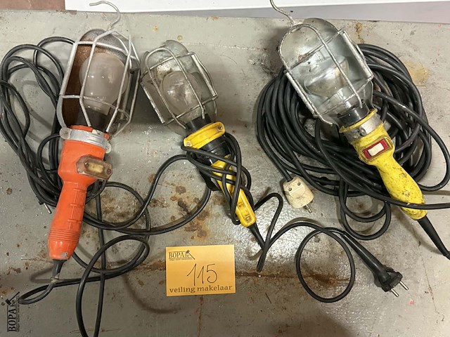 Lot 115 - looplamp - 3 stuks met bevestiging 230v - afbeelding 1 van  3