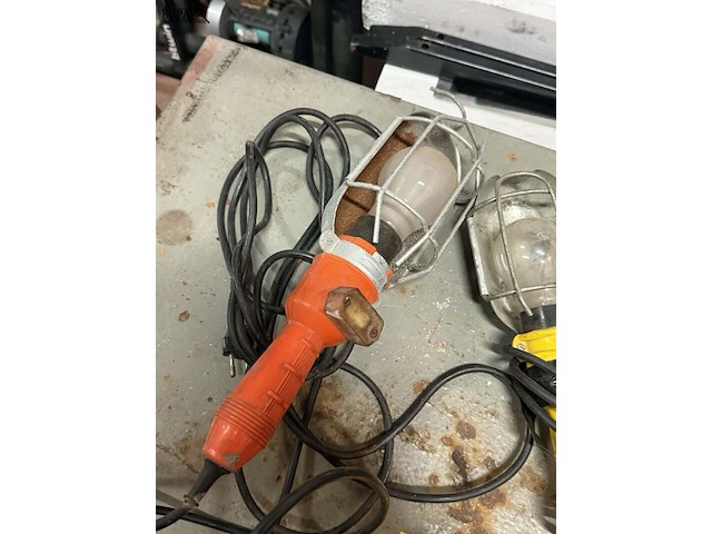 Lot 115 - looplamp - 3 stuks met bevestiging 230v - afbeelding 2 van  3