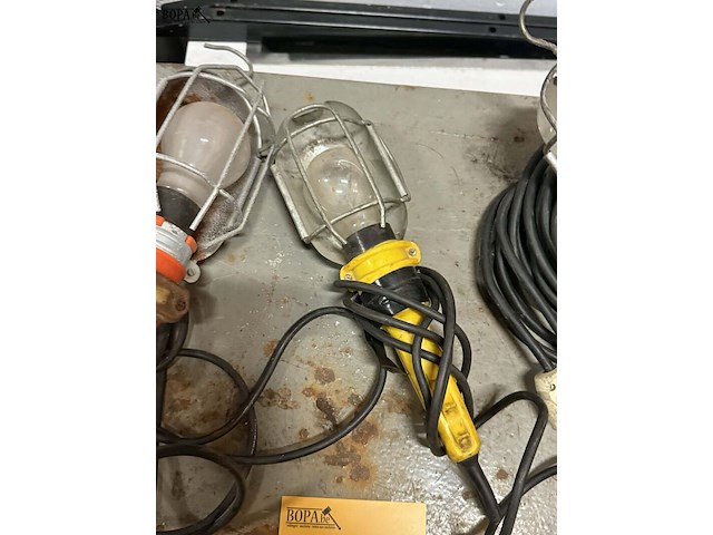 Lot 115 - looplamp - 3 stuks met bevestiging 230v - afbeelding 3 van  3