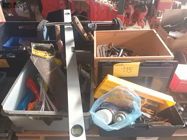 Lot 115 - lot werkmateriaal en materiaalkoffers - afbeelding 1 van  5