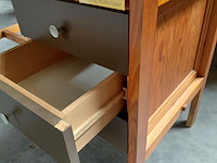 Lot 115 - massief bureau met lades en geul voor bureaumateriaal - afbeelding 2 van  4