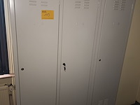 Lot 115 - metalen lockerkast - afbeelding 1 van  3