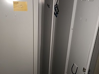 Lot 115 - metalen lockerkast - afbeelding 2 van  3