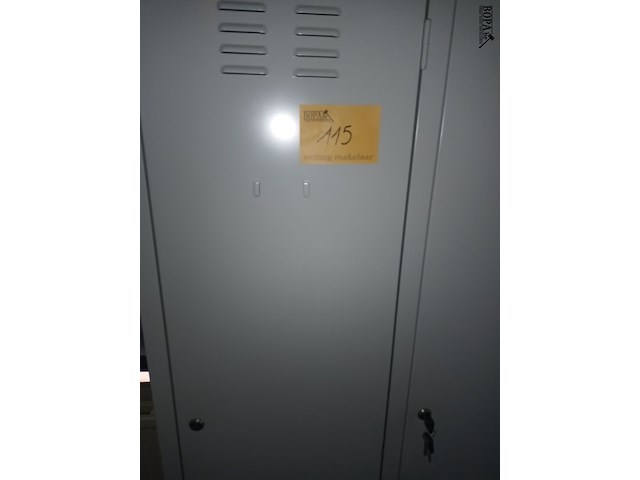 Lot 115 - metalen lockerkast - afbeelding 3 van  3