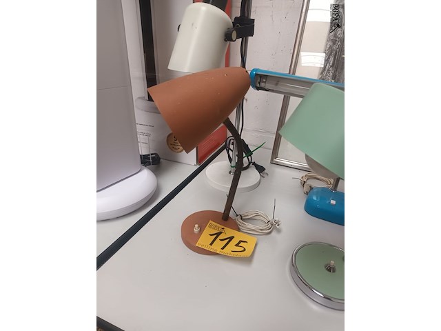 Lot 115 - retro bureaulamp. 4 stuks - afbeelding 3 van  5