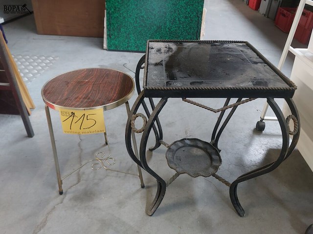 Lot 115 - vintage en metalen bijzettafeltje - afbeelding 1 van  3