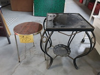 Lot 115 - vintage en metalen bijzettafeltje - afbeelding 1 van  3