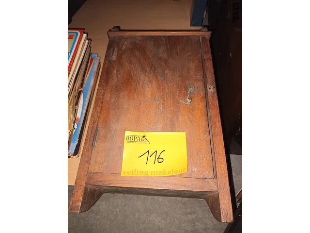 Lot 116 - antiek hangkastje - afbeelding 4 van  4
