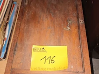 Lot 116 - antiek hangkastje - afbeelding 4 van  4