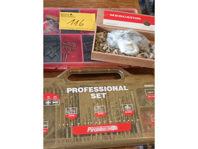 Lot 116 - boren set en vijzen - afbeelding 1 van  4