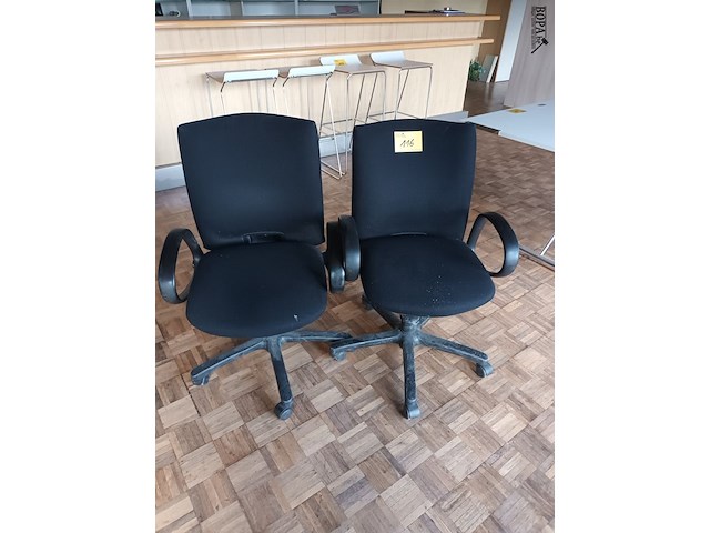 Lot 116 - bureaustoel. 2 stuks - afbeelding 1 van  8