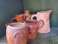 Lot 116 - decoratieve oude kruiken - afbeelding 1 van  4