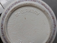 Lot 116 - duitse decoratieve vaas - afbeelding 2 van  2