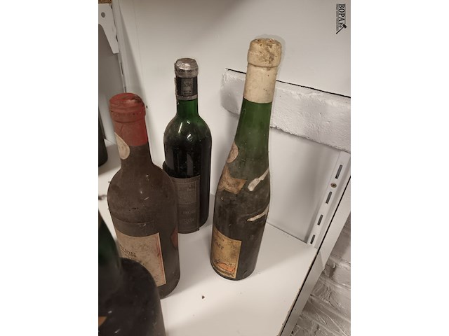 Lot 116 - flessen oude wijn. 5 stuks - afbeelding 4 van  4