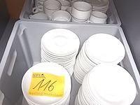 Lot 116 - koffietassen en onderbordjes - afbeelding 1 van  3