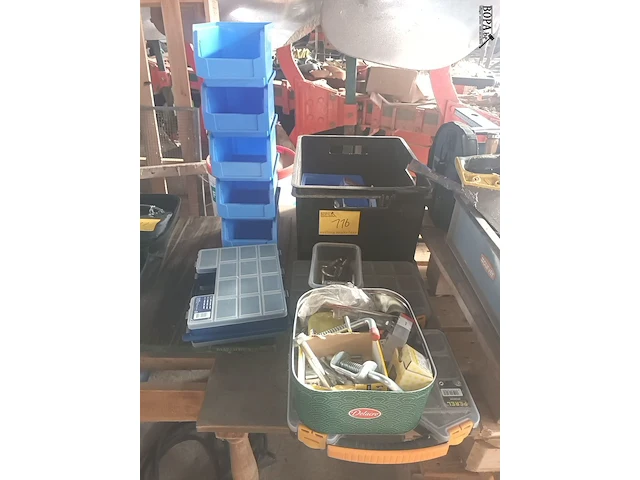 Lot 116 - sorteerbakken en materiaal - afbeelding 1 van  5