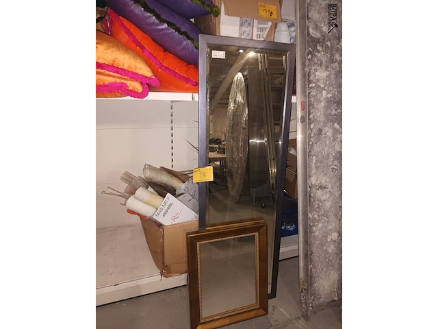 Lot 116 - spiegels. 2 stuks - afbeelding 1 van  4