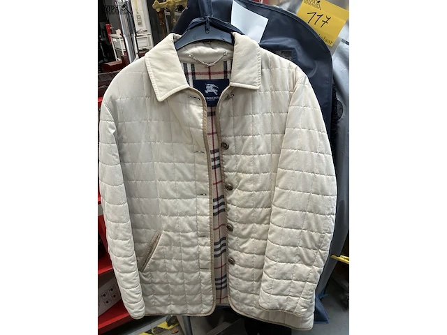 Lot 116 - vintage burberry gewatteerde jack - afbeelding 2 van  6