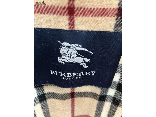 Lot 116 - vintage burberry gewatteerde jack - afbeelding 3 van  6