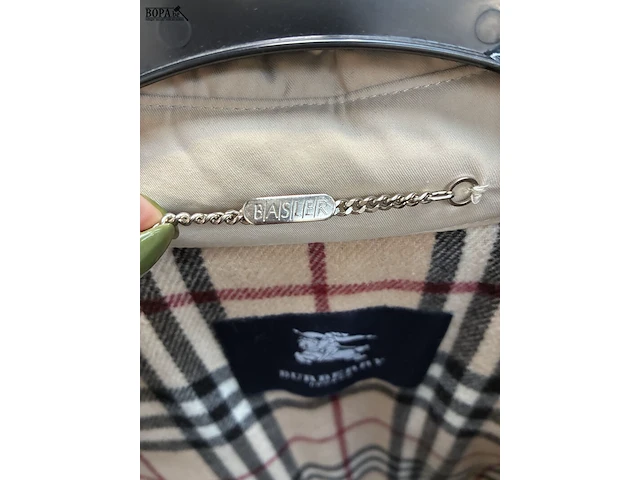 Lot 116 - vintage burberry gewatteerde jack - afbeelding 6 van  6