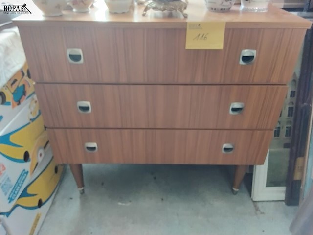 Lot 116 - vintage houten ladekast - afbeelding 1 van  3