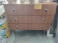 Lot 116 - vintage houten ladekast - afbeelding 1 van  3