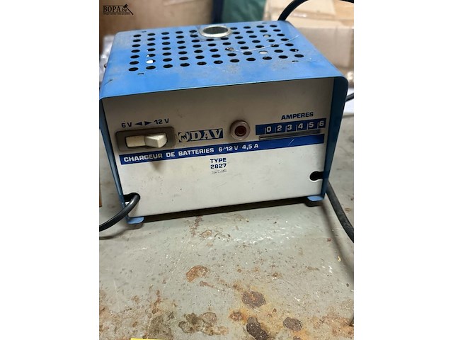 Lot 117 - acculaders 12v - 3 stuks - afbeelding 3 van  4