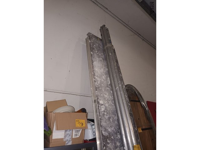 Lot 117 - altrex stellingonderdelen - afbeelding 1 van  3