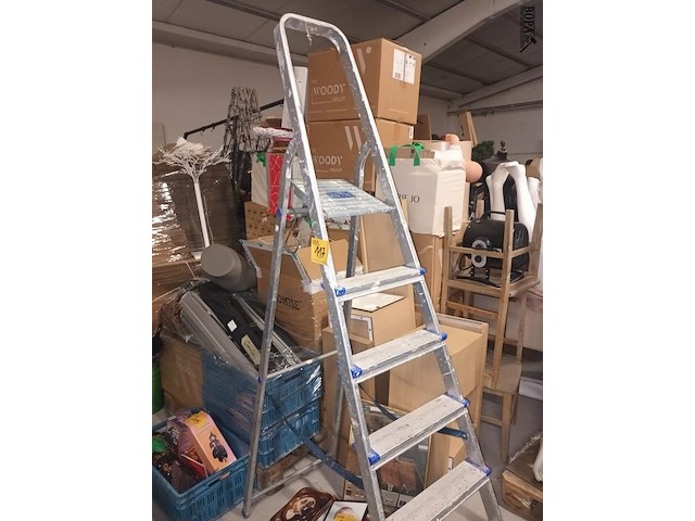 Lot 117 - aluminium trapladder - afbeelding 2 van  2