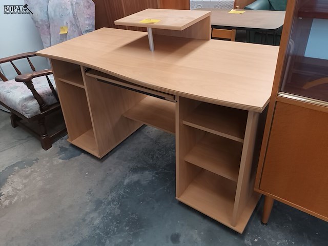 Lot 117 - bureau - afbeelding 1 van  3