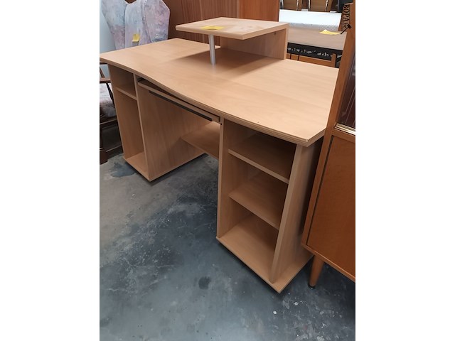 Lot 117 - bureau - afbeelding 2 van  3