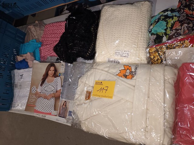 Lot 117 - dameskledij. 25 stuks - afbeelding 1 van  4